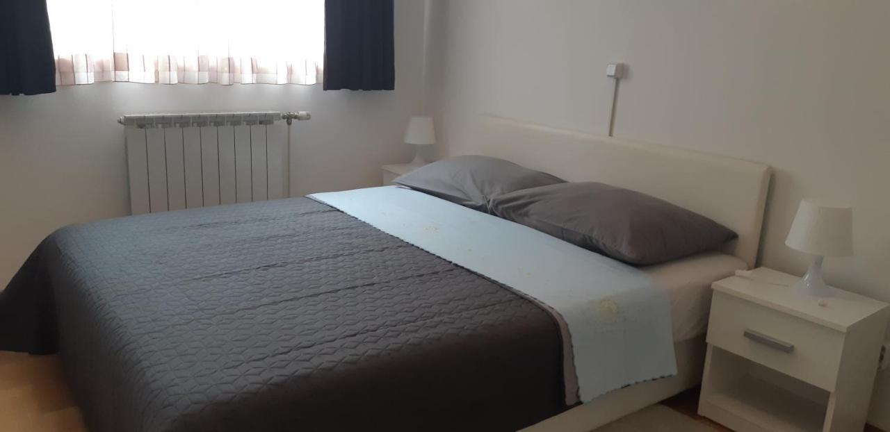 Apartment With Garage Lavici 자그레브 외부 사진