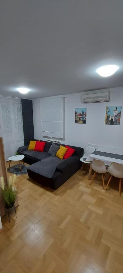 Apartment With Garage Lavici 자그레브 외부 사진