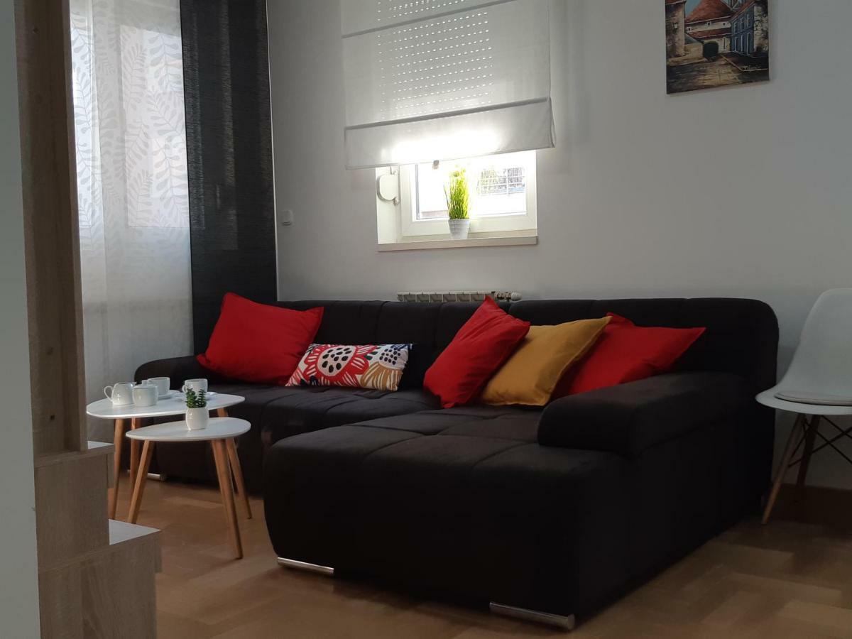 Apartment With Garage Lavici 자그레브 외부 사진