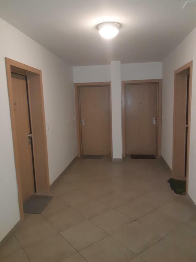 Apartment With Garage Lavici 자그레브 외부 사진