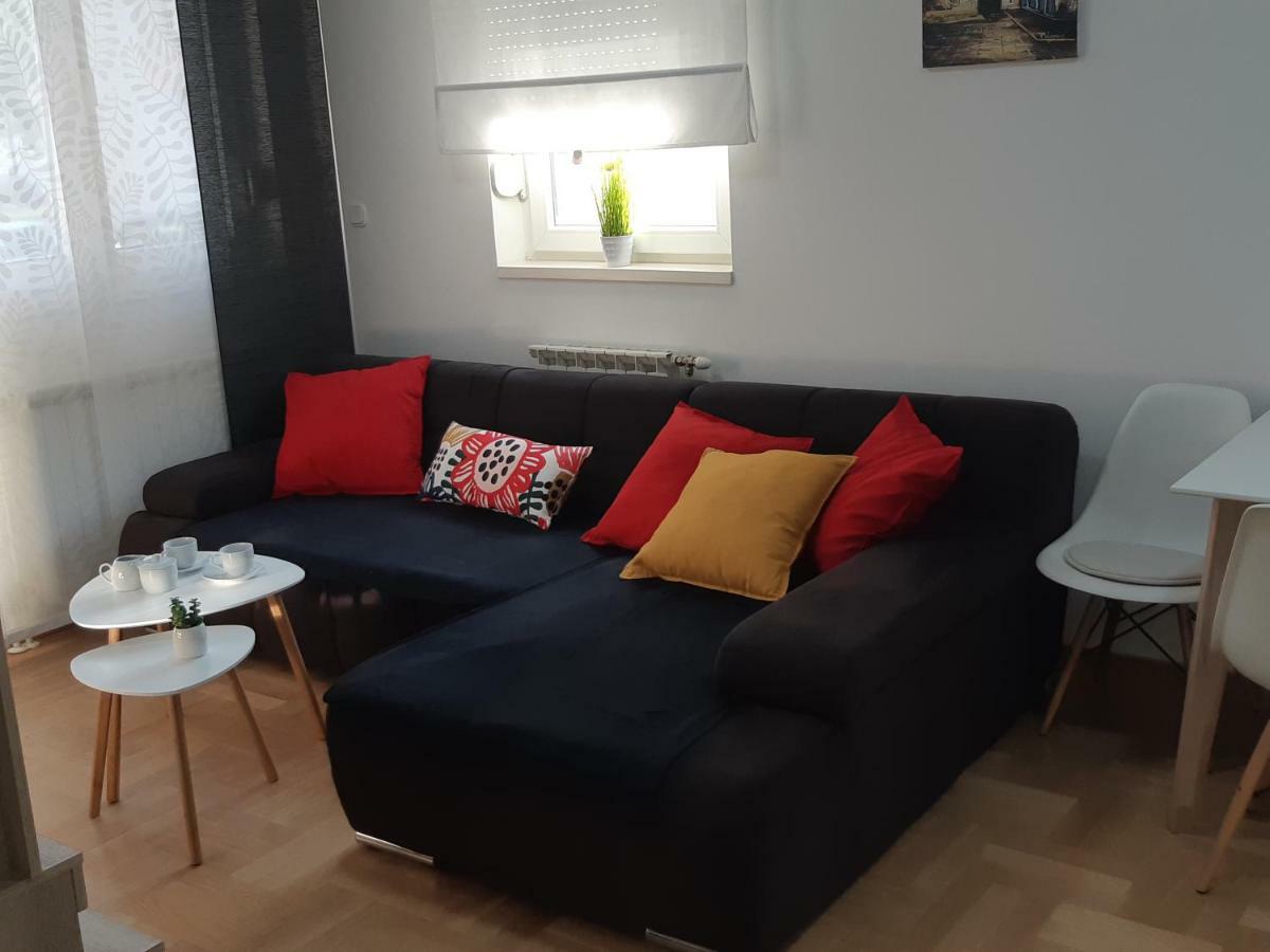 Apartment With Garage Lavici 자그레브 외부 사진