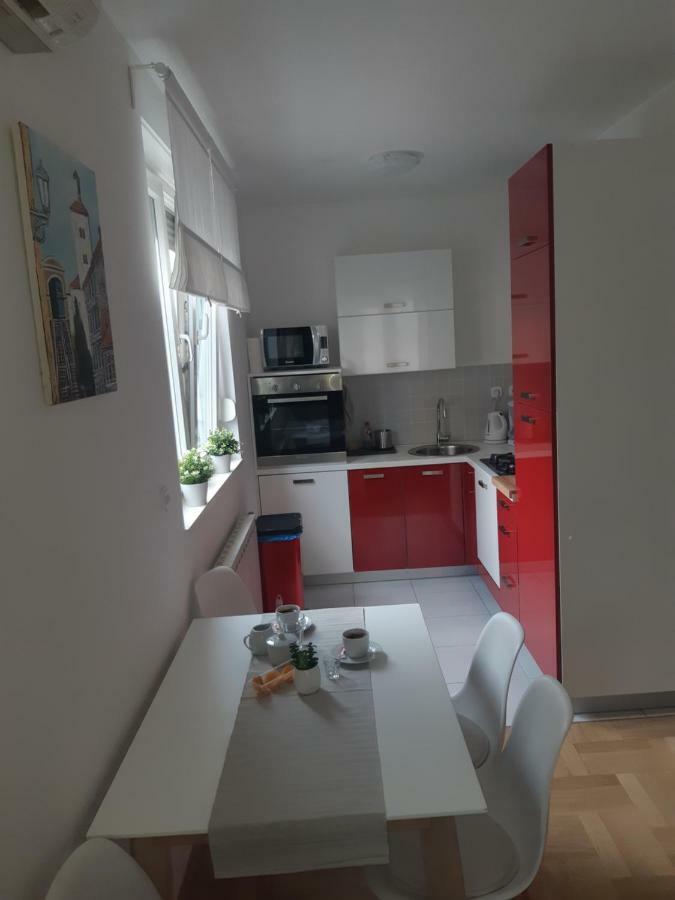 Apartment With Garage Lavici 자그레브 외부 사진