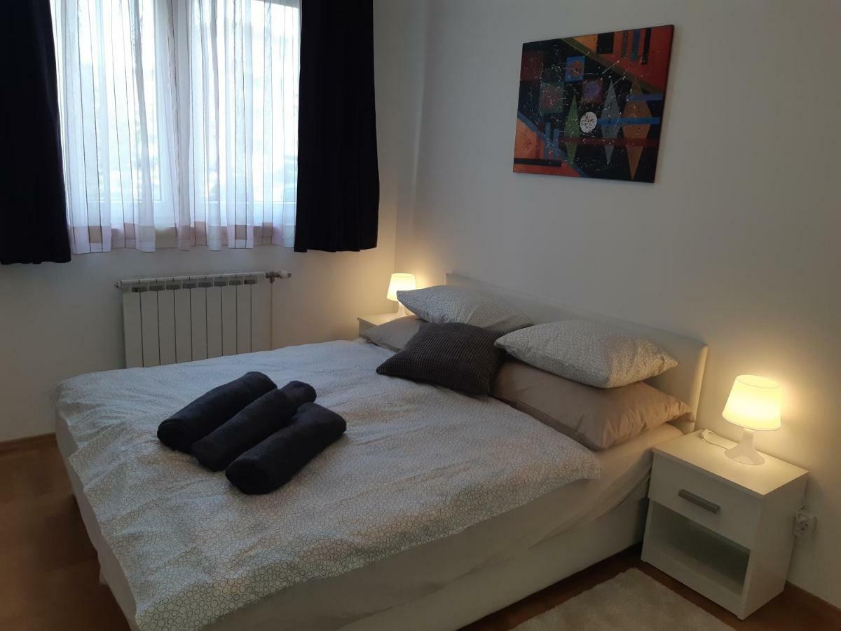 Apartment With Garage Lavici 자그레브 외부 사진