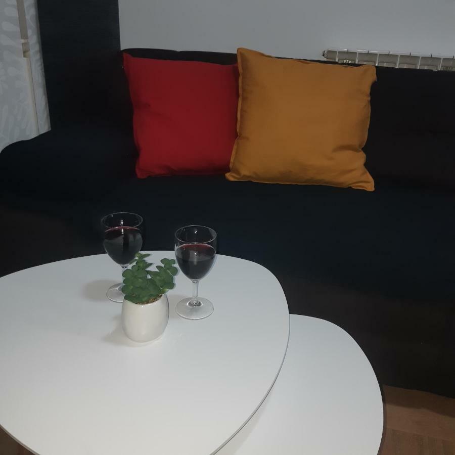 Apartment With Garage Lavici 자그레브 외부 사진