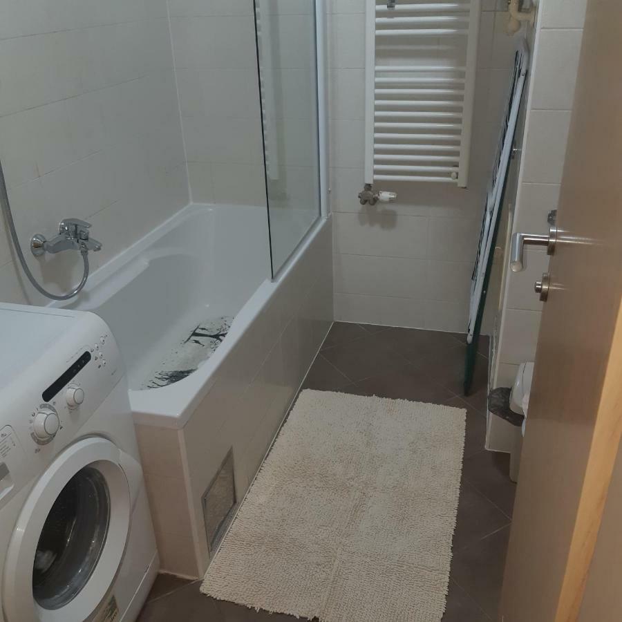 Apartment With Garage Lavici 자그레브 외부 사진