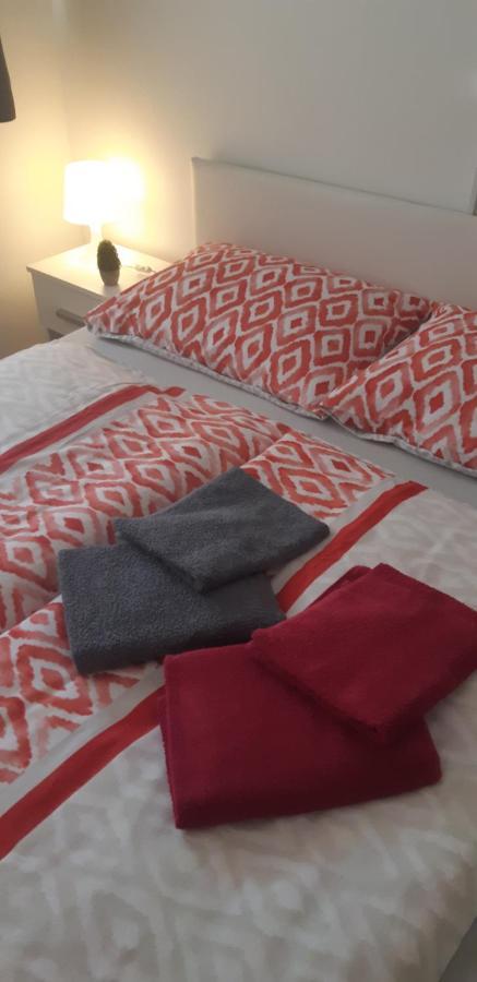 Apartment With Garage Lavici 자그레브 외부 사진